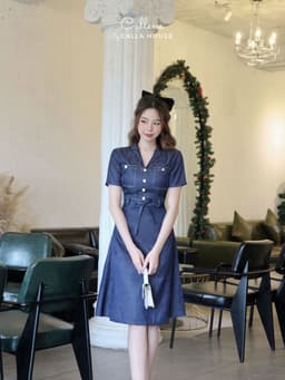 Thumbnail Đầm thiết kế công sở denim cổ danton viền chỉ thắt eo nút trước Callene (CC327) 1