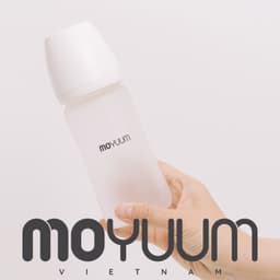 Thumbnail Bình sữa Thủy tinh tráng silicon Moyuum - Mẫu trơn - 150ml - Kèm núm 1 2