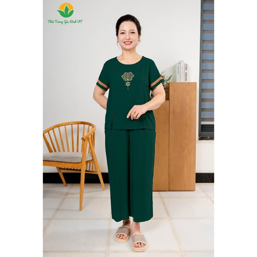 Ảnh Bộ đồ lanh nữ trung niên Việt Thắng, quần lửng dài, áo cộc tay, cúc trang trí - B26.2402 4