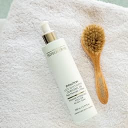 Thumbnail Sữa rửa mặt tạo bọt kiềm dầu NB Shower Hydrating Milk NB 1