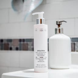 Thumbnail Sữa rửa mặt diệt khuẩn chống mẫn cảm SL Shower Hydrating Milk SL 1
