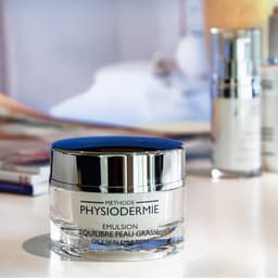 Thumbnail Kem dưỡng kiểm soát dầu mụn Oily Skin Emulsion 1
