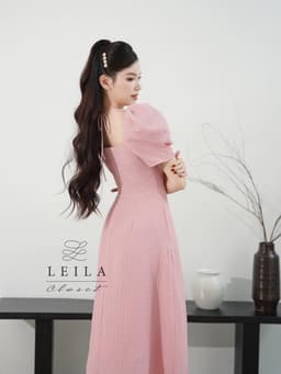 Thumbnail LEILA CLOSET | Đầm thiết kế Yuri form dài cổ yếm Đen/Kem/Hồng 2
