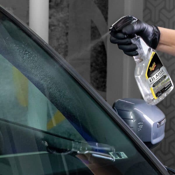 Ảnh Chai vệ sinh kính tạo hiệu ứng lá sen Meguiar's Ultimate Glass Cleaner & Water Repellent - G240416 4
