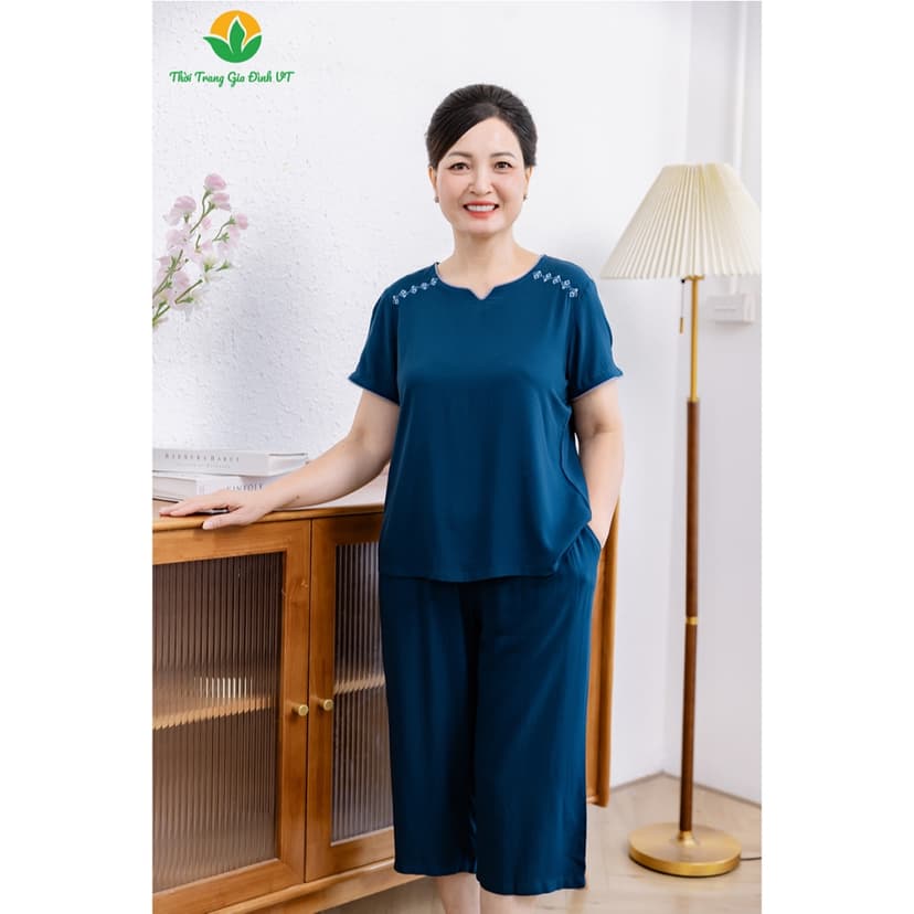 Ảnh Bộ lanh tole  trung niên quần lửng áo cộc tay cổ thêu vai thời trang Việt Thắng - B26.2408 2