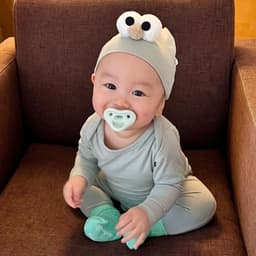 Thumbnail Moyuum Núm ti silicone cho bé, tặng kèm hộp đựng tiện lợi 1