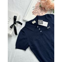 Thumbnail Áo len nữ mỏng ngắn tay vặn thừng cổ bẻ phối cúc thêu nơ form vừa tôn dáng chất len mềm hàng thiết kế 2