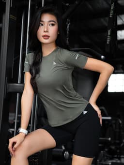 Thumbnail Bộ đồ tập gym yoga Fitme áo thun thể thao vạt bầu Xanh rêu, quần lửng legging Đen vải thun biker cạp cao tôn dáng 4