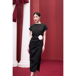 Thumbnail RẬP - Đầm Đen Cổ Tròn Tay Lỡ Cài Hoa Eo Nhún Thân Xẻ - XMAS 03 4