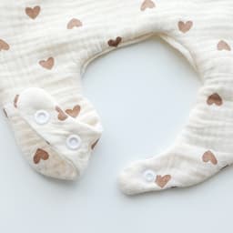 Thumbnail Yếm Tròn Hình Hoa Xô Muslin Siêu Mềm, Mịn Cho Bé Từ Sơ Sinh Đến Khi Ăn Dặm 4