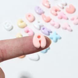 Thumbnail Charm Chữ Cái Trang Trí nhiều mầu sắc Mũ Bảo Hiểm, Ốp Lưng , làm đồ DIY, trang trí dép (Kèm Keo Dán) 1