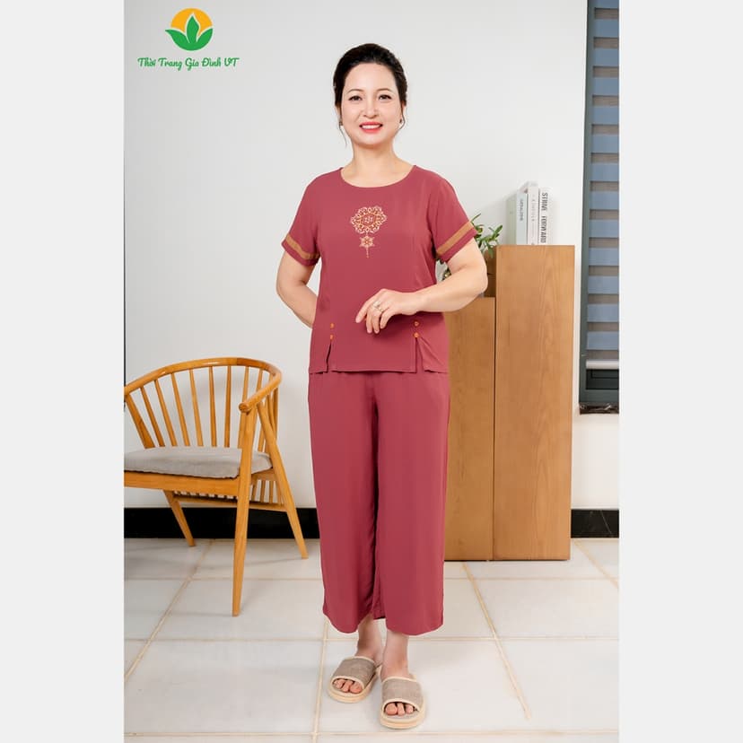Ảnh Bộ đồ lanh nữ trung niên Việt Thắng, quần lửng dài, áo cộc tay, cúc trang trí - B26.2402 1