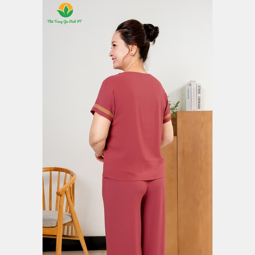Ảnh Bộ đồ lanh nữ trung niên Việt Thắng, quần lửng dài, áo cộc tay, cúc trang trí - B26.2402 3