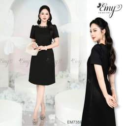 Thumbnail Đầm Suông Đen Thiết Kế Cao Cấp Trung Niên EMY EM7359 Sang Trọng Thanh Lịch Đi Dự Tiệc, Đi Chơi 1