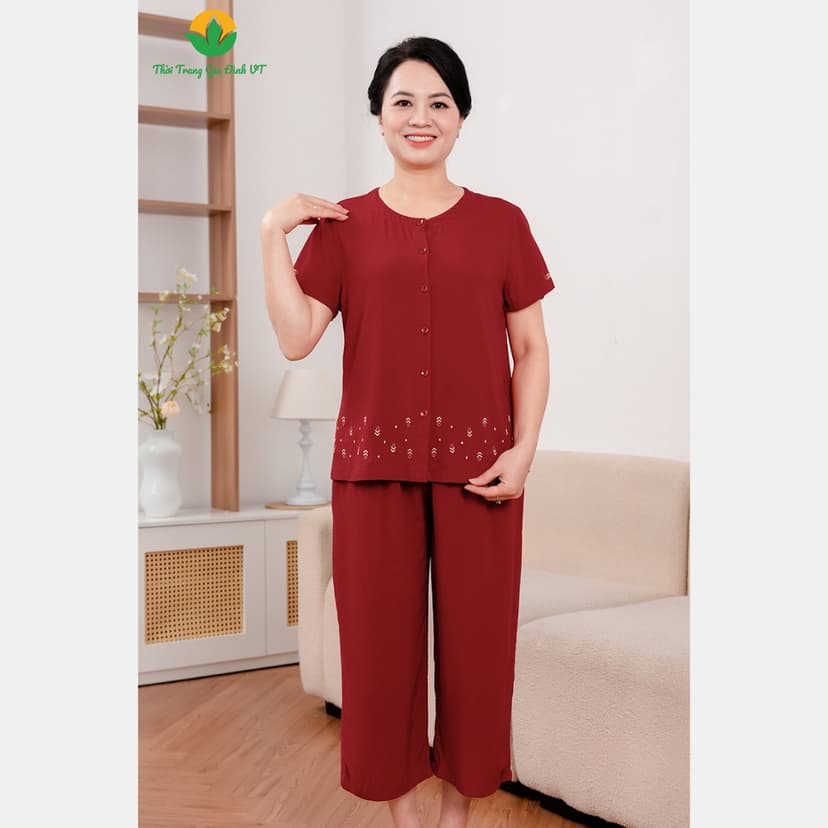 Ảnh Bộ quần áo lanh trung niên ,quần lửng áo cộc tay mở khuy thêu họa tiêt B26.5091 1