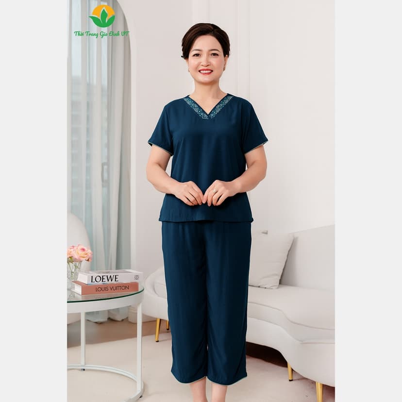 Ảnh Bộ lanh trung niên mặc mùa hè Việt Thắng quần lửng, áo cộc tay cổ V thêu họa tiết - B26.5093 1