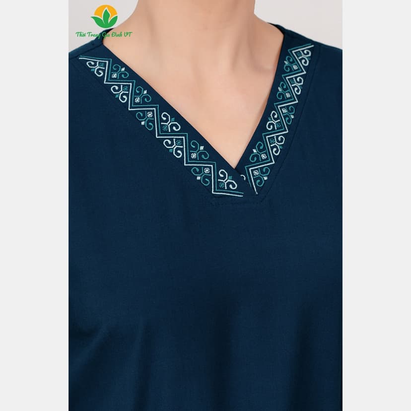 Ảnh Bộ lanh trung niên mặc mùa hè Việt Thắng quần lửng, áo cộc tay cổ V thêu họa tiết - B26.5093 3