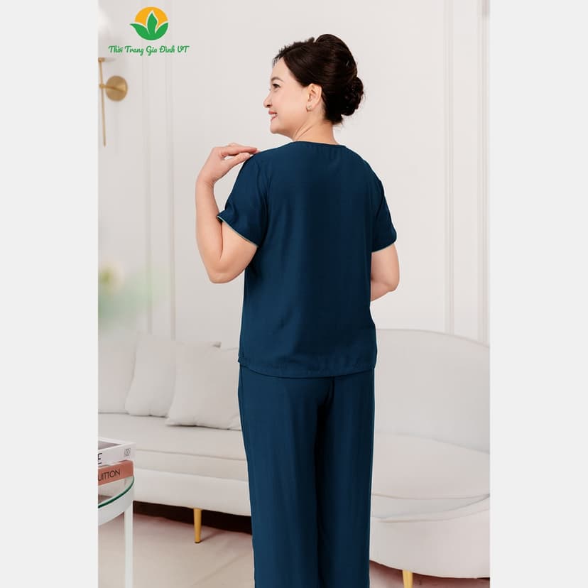 Ảnh Bộ lanh trung niên mặc mùa hè Việt Thắng quần lửng, áo cộc tay cổ V thêu họa tiết - B26.5093 2