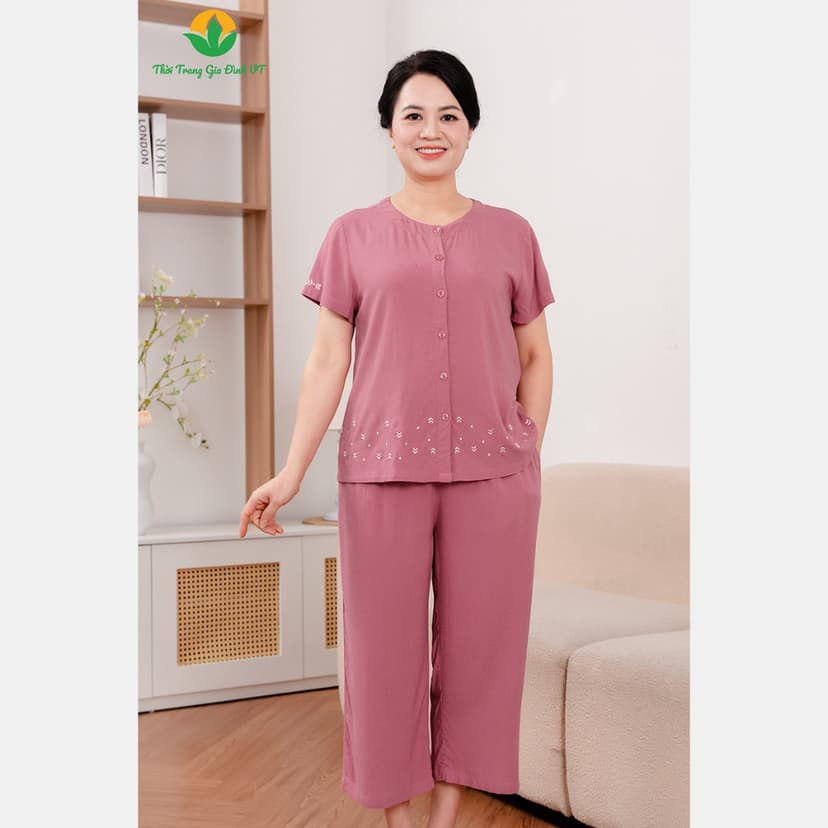 Ảnh Bộ quần áo lanh trung niên ,quần lửng áo cộc tay mở khuy thêu họa tiêt B26.5091 4