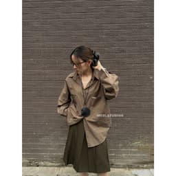 Thumbnail Áo sơ mi trơn tag da nhỏ ở ngực oversize chất cotton tự nhiên xịn mềm mát MC21.studios a4332 1