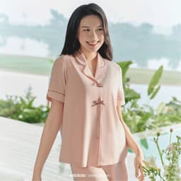 Thumbnail Đồ mặc nhà Mialala chất cotton mềm mại thoáng mát pijama ngắn basic với nơ nhỏ ở nẹp cúc DMN02085461 1