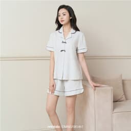 Thumbnail Đồ mặc nhà Mialala chất cotton mềm mại thoáng mát pijama ngắn basic với nơ nhỏ ở nẹp cúc DMN02085461 4