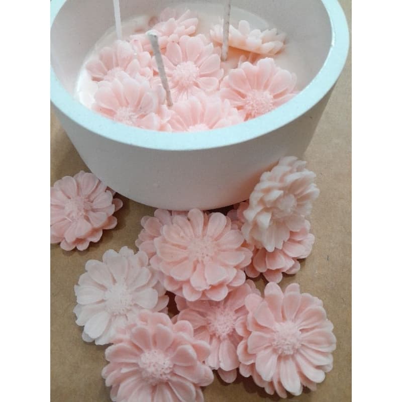 Ảnh Cốc xi măng thạch cao đựng Nến Sáp Ong Không Mùi hoa cúc họa mi hồng pastel dùng cúng dường, sinh nhật, decor nhà cửa 3