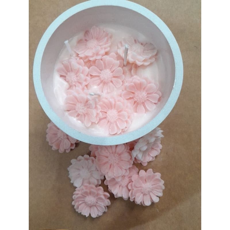 Ảnh Cốc xi măng thạch cao đựng Nến Sáp Ong Không Mùi hoa cúc họa mi hồng pastel dùng cúng dường, sinh nhật, decor nhà cửa 4