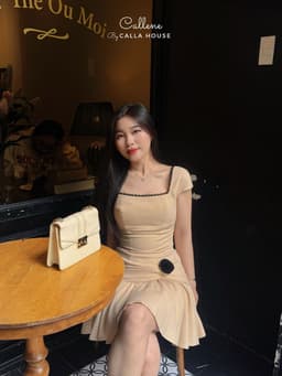 Thumbnail Đầm linen EVELYN kem cổ vuông dáng ngắn phối ren tùng xếp ly cao cấp Callene (CC464) 2