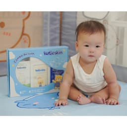 Thumbnail Combo Dự sinh - Đón bé chào đời (Nước tắm gội + Kem dịu da + Kem dưỡng ẩm) - KDS01 4