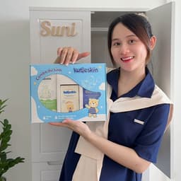 Thumbnail Combo Dự sinh - Đón bé chào đời (Nước tắm gội + Kem dịu da + Kem dưỡng ẩm) - KDS01 1