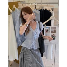 Thumbnail Áo Thun Cách Điệu LYRA Cổ V Viền Bèo Nhún, Tay Cộc Dáng Ôm Phong  Cách Tiểu Thư Hàn Quốc Nhẹ Nhàng Trẻ Trung - CSYAC0294 3