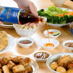 Thumbnail Hộp quà tặng 02 chai nước mắm Lê Gia cốt đặc biệt chai thủy tinh 525ml 3