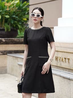 Thumbnail Đầm suông A bigsize cao cấp TIFALU  Zol325BLK màu đen viền da thanh lịch 2