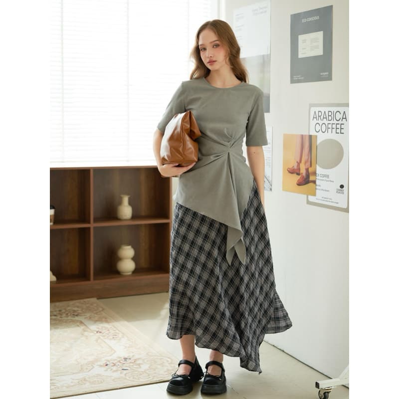 Ảnh Chân váy ADALICIA hoạ tiết kẻ caro dáng xoè vạt Hi-low KHÂU BY CQ 1