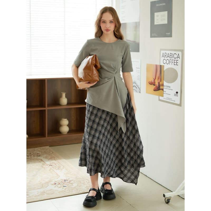 Ảnh Chân váy ADALICIA hoạ tiết kẻ caro dáng xoè vạt Hi-low KHÂU BY CQ 3