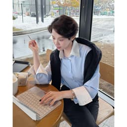 Thumbnail Áo sơ mi nữ GILLEE phối cổ và tay áo trắng, dáng oversized, sơ mi form rộng vải kate lụa FAS351 2