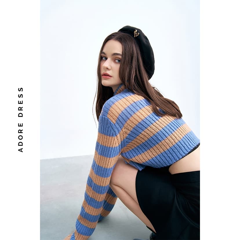 Ảnh 412KN1001 - Áo len thiết kế len dệt kẻ ngang xanh be/hồng crop  ADORE DRESS 4