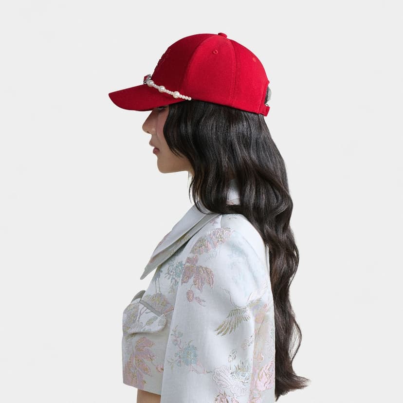 Ảnh DEAR JOSÉ - Nón lưỡi trai thêu nổi đính đá Magnetic Đỏ 1